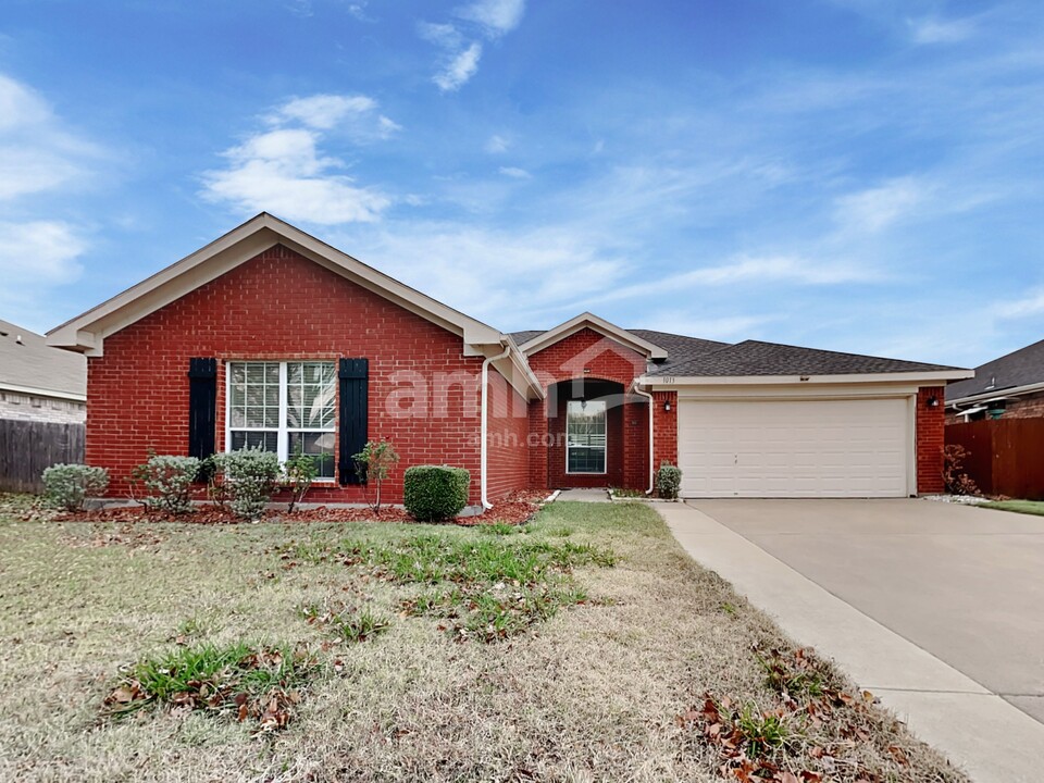 1013 Marcia Ln in Burleson, TX - Building Photo