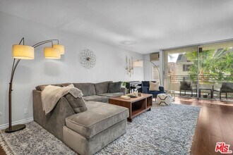 6151 Orange St in Los Angeles, CA - Building Photo - Building Photo
