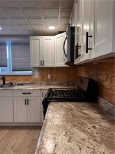 24 Lewis St in North Providence, RI - Foto de edificio - Building Photo