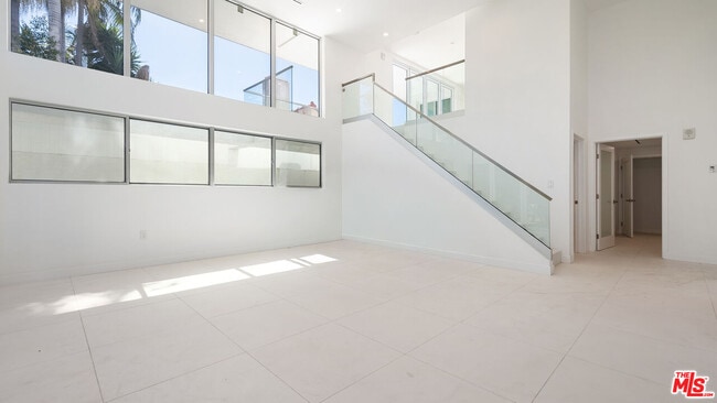 621 Kings Rd in West Hollywood, CA - Building Photo - Building Photo