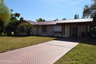 2696 Yalta St NE in Palm Bay, FL - Building Photo