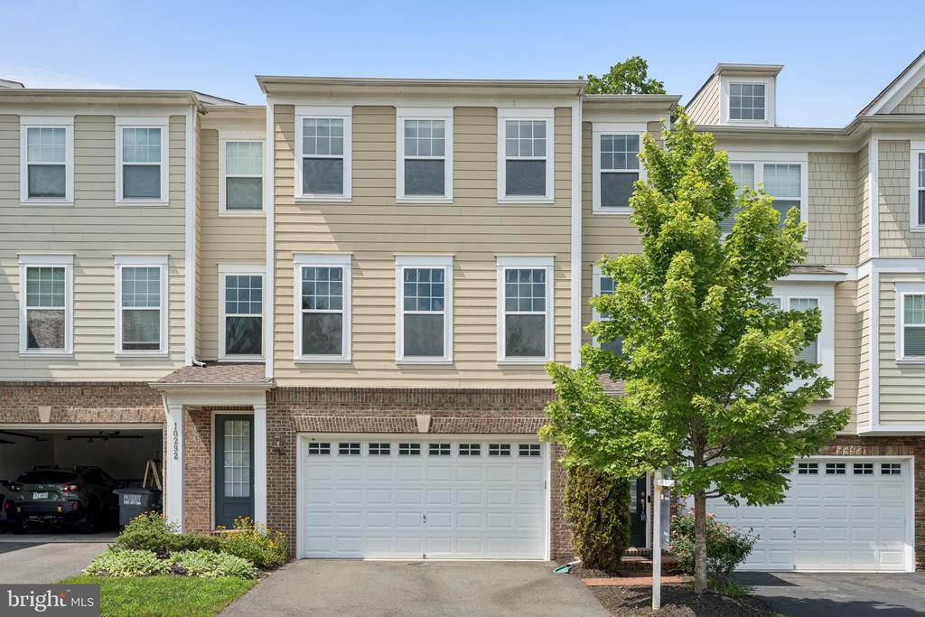 10290 Greenspire Dr in Oakton, VA - Foto de edificio