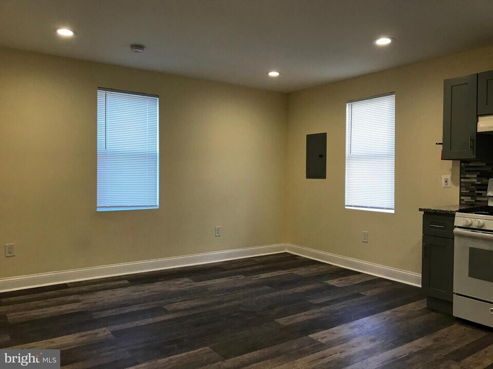 915 MacDade Blvd Photo