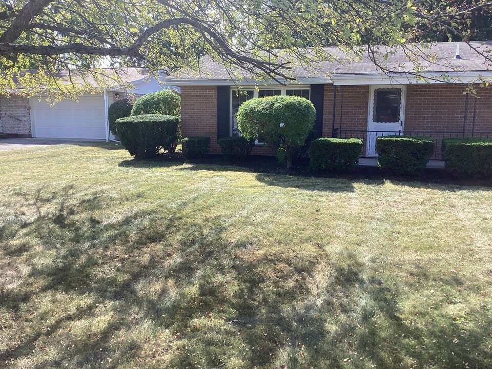 495 Meadow Ln in Marion, OH - Building Photo