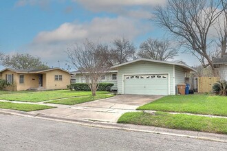 913 Delaine Dr in Corpus Christi, TX - Building Photo - Building Photo