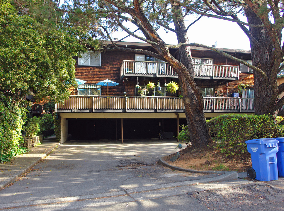 921 E Blithedale Ave in Mill Valley, CA - Building Photo