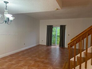 10030 Hammocks Blvd in Miami, FL - Building Photo - Building Photo