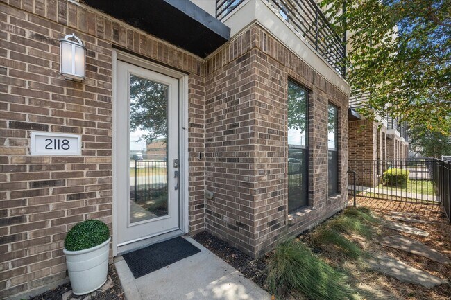 2118 Sabine St in Houston, TX - Building Photo - Building Photo