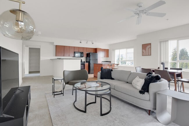 10410 NE 2nd St in Bellevue, WA - Building Photo - Building Photo