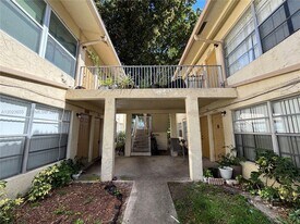 11512 Royal Palm Blvd in Coral Springs, FL - Building Photo