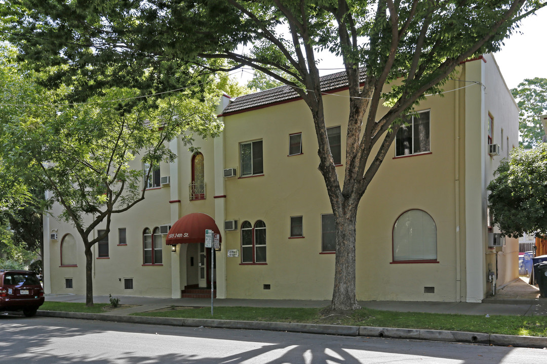 St. Charles Apartments in Sacramento, CA - Foto de edificio