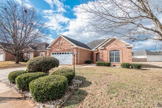 100 Oldfield Ct in Centerville, GA - Building Photo - Building Photo