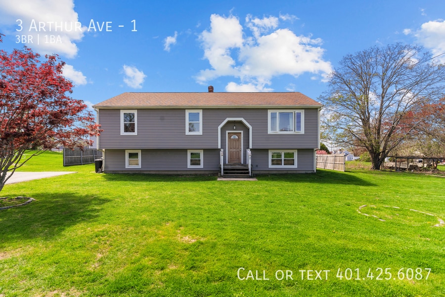 3 Arthur Ave in Bristol, RI - Building Photo