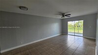 8901 NW 38th Dr in Coral Springs, FL - Foto de edificio - Building Photo