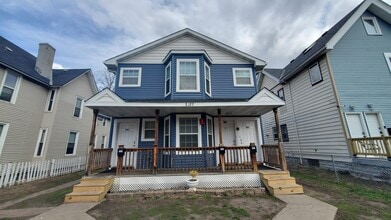 2227 5th Ave S, Unit 301 in Minneapolis, MN - Building Photo - Building Photo