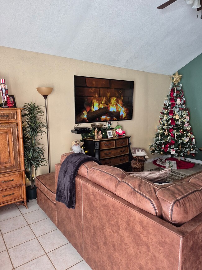 2102 N Pearland Ave in Pearland, TX - Building Photo - Building Photo