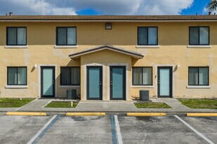 Oasis Villas in Miami, FL - Building Photo