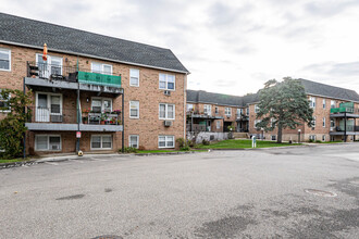 Greentree at Lynbrook in Lynbrook, NY - Building Photo - Building Photo