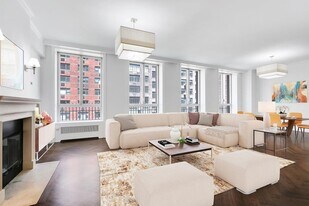 330 E 72nd St, Unit 8 in New York, NY - Building Photo