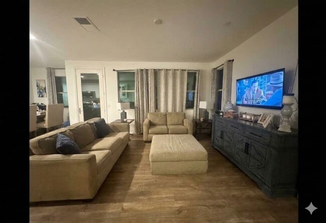 1042 Sea Glass Way in San Diego, CA - Building Photo - Building Photo