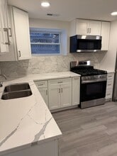 8106 S Langley Ave, Unit G in Chicago, IL - Foto de edificio - Building Photo