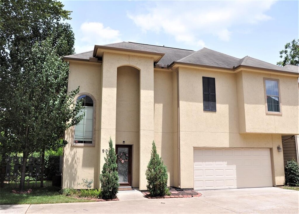 9010 Laverne Park Ln in Houston, TX - Foto de edificio