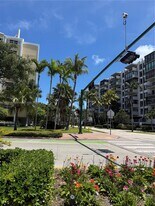 200 Galen Dr in Key Biscayne, FL - Building Photo