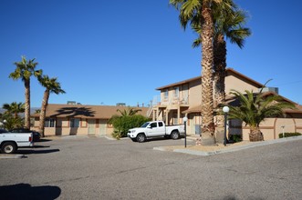 2725 Calle de Mercado in Bullhead City, AZ - Building Photo - Building Photo