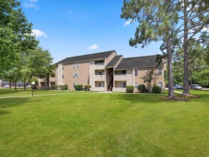 Cypress Lake in Mandeville, LA - Foto de edificio - Building Photo