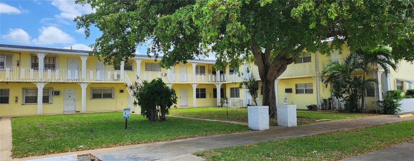 5400 Hollywood Blvd in Hollywood, FL - Building Photo
