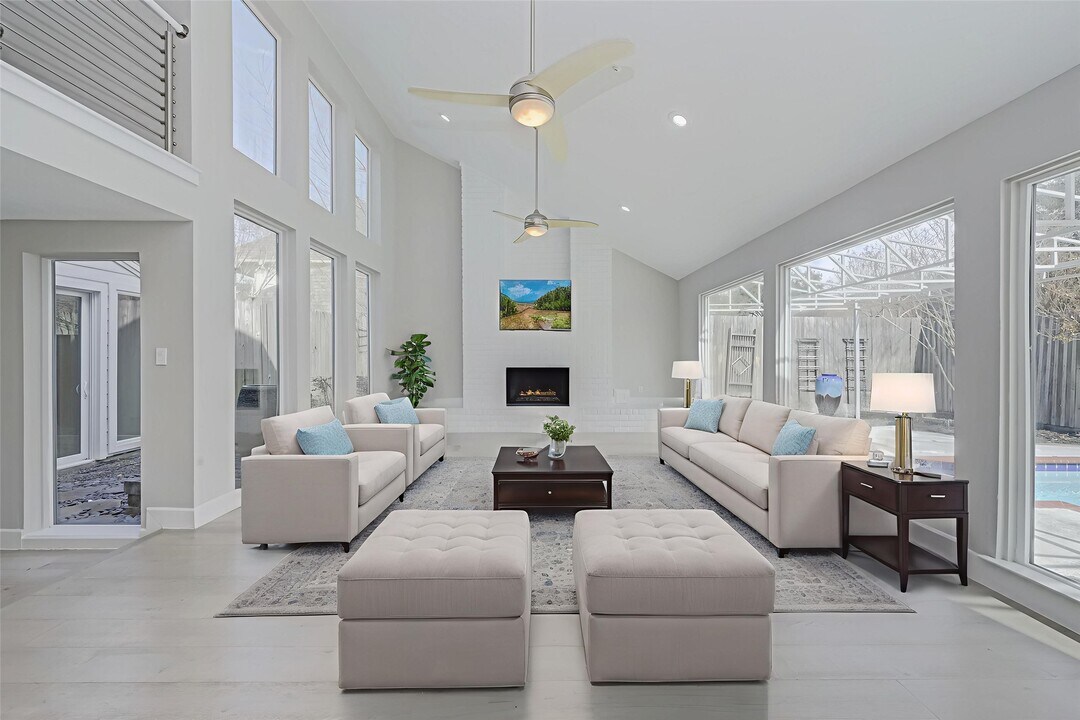 915 Daria Dr in Houston, TX - Building Photo