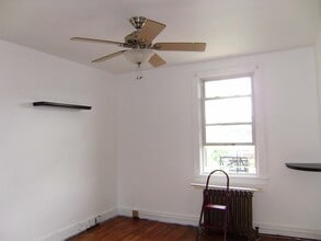 5621 Woodmont St in Pittsburgh, PA - Building Photo - Building Photo