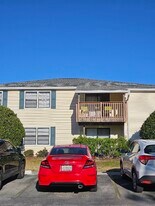 129 Camphor Cir, Unit 129F in Oldsmar, FL - Building Photo