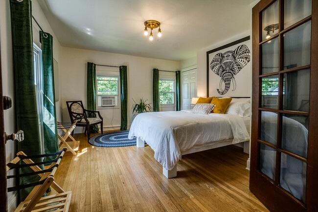 203 E Main St, Unit East Main Flat