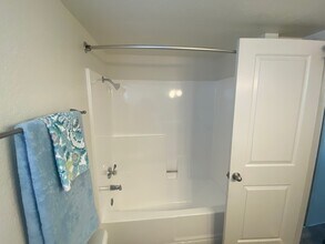 8324 Vineyard Ave, Unit B in Rancho Cucamonga, CA - Foto de edificio - Building Photo