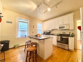 19 Sachem St, Unit 2 in Boston, MA - Foto de edificio - Building Photo