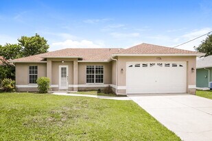 1726 SW 22nd St in Cape Coral, FL - Building Photo
