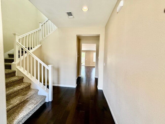 100 Dowd Ct in Folsom, CA - Building Photo - Building Photo