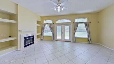 12404 Hatton Chase Ln E in Jacksonville, FL - Building Photo - Building Photo