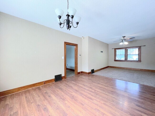 817 N Maple St in McPherson, KS - Building Photo - Building Photo