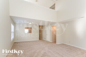 1435 Blue Brook Way, Unit C2 in Greenwood, IN - Foto de edificio - Building Photo