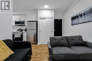 610 King St E in Hamilton, ON - Building Photo