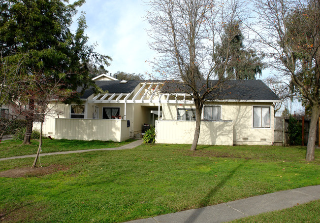 2341 Kenton Ct in Santa Rosa, CA - Foto de edificio - Building Photo