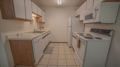 Evans Place 2 in Fargo, ND - Building Photo - Interior Photo