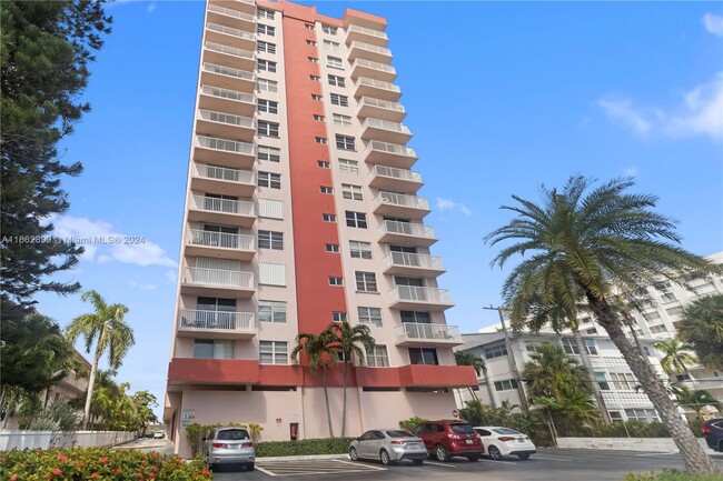 3161 S Ocean Dr in Hallandale Beach, FL - Building Photo - Building Photo