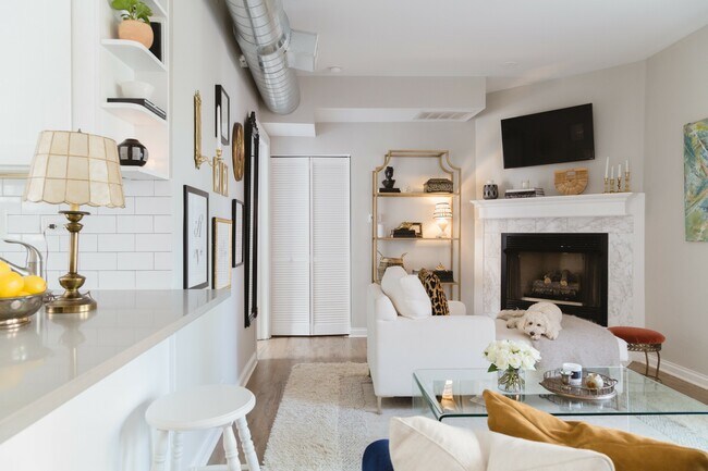 property at 2115 W Caton St