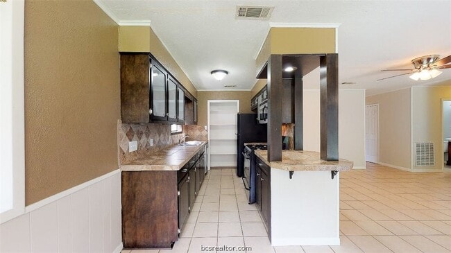 1418 Magnolia Dr in College Station, TX - Foto de edificio - Building Photo