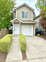 536-538-538 NE 92nd Ave in Portland, OR - Building Photo