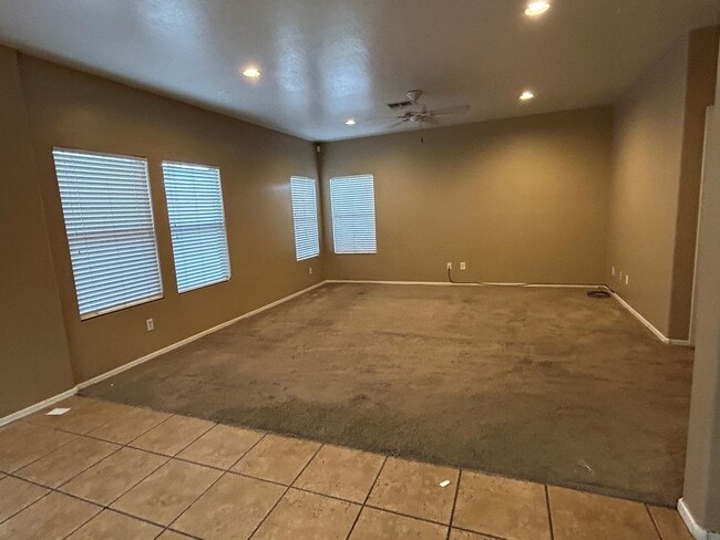 9598 N 82nd Ln in Peoria, AZ - Foto de edificio - Building Photo