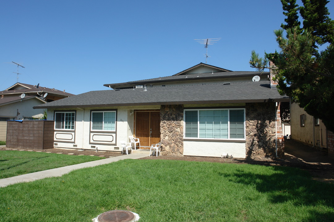 869 Branham Ln in San Jose, CA - Building Photo